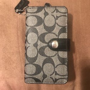 *SOLD* Coach cellphone wallet